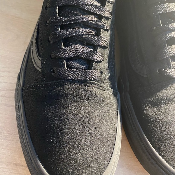 All black vans. Thick soles. Size 7.5 men’s 9 women’s barely worn. Authentic! - Picture 9 of 12